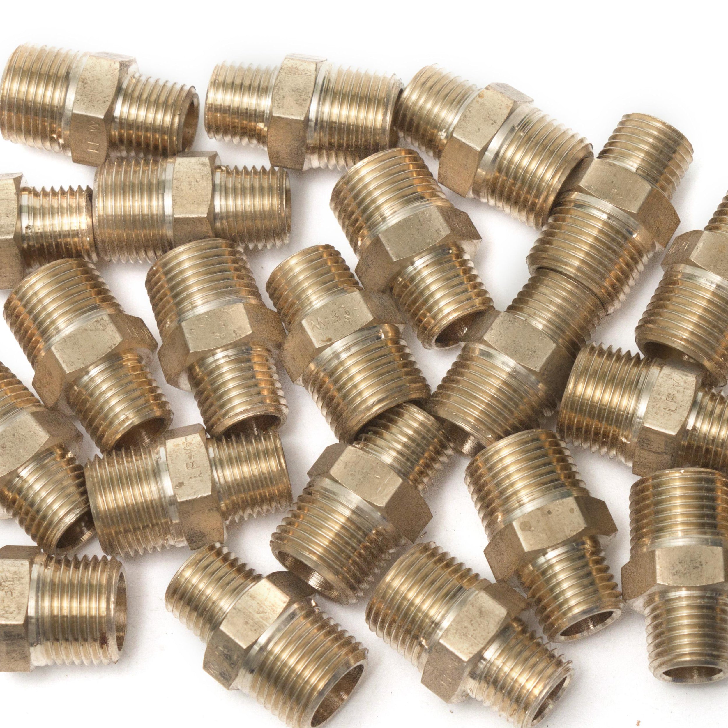 LTWFITTING Brass Pipe Hex Reducing Nipple Fitting 3/8-Inch x 1/4-Inch Male NPT(Pack of 25)