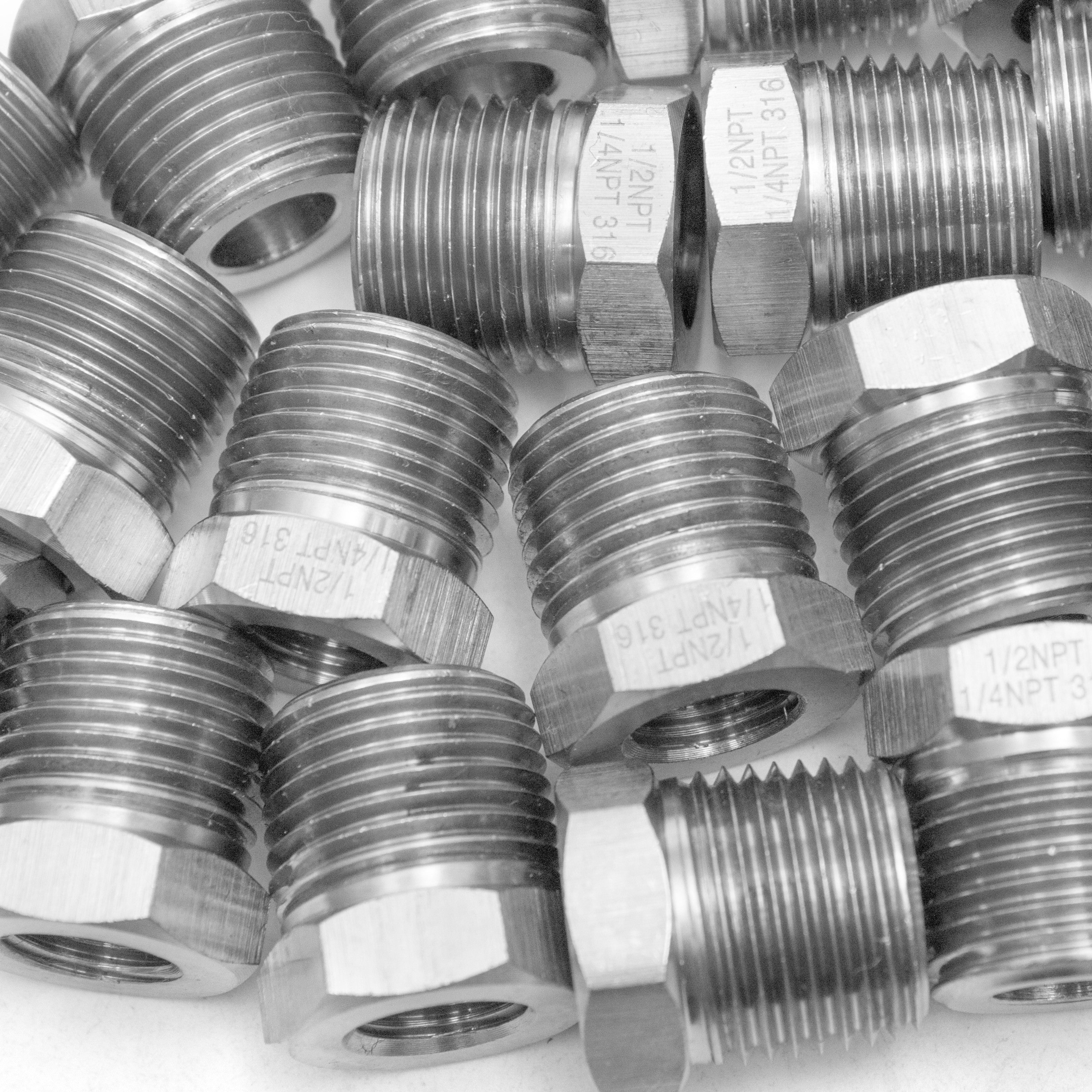 LTWFITTING Class 3000 Stainless Steel 316 Pipe Hex Bushing Reducer Fittings 1/2 Inch Male x 1/4 Inch Female NPT (Pack of 150)